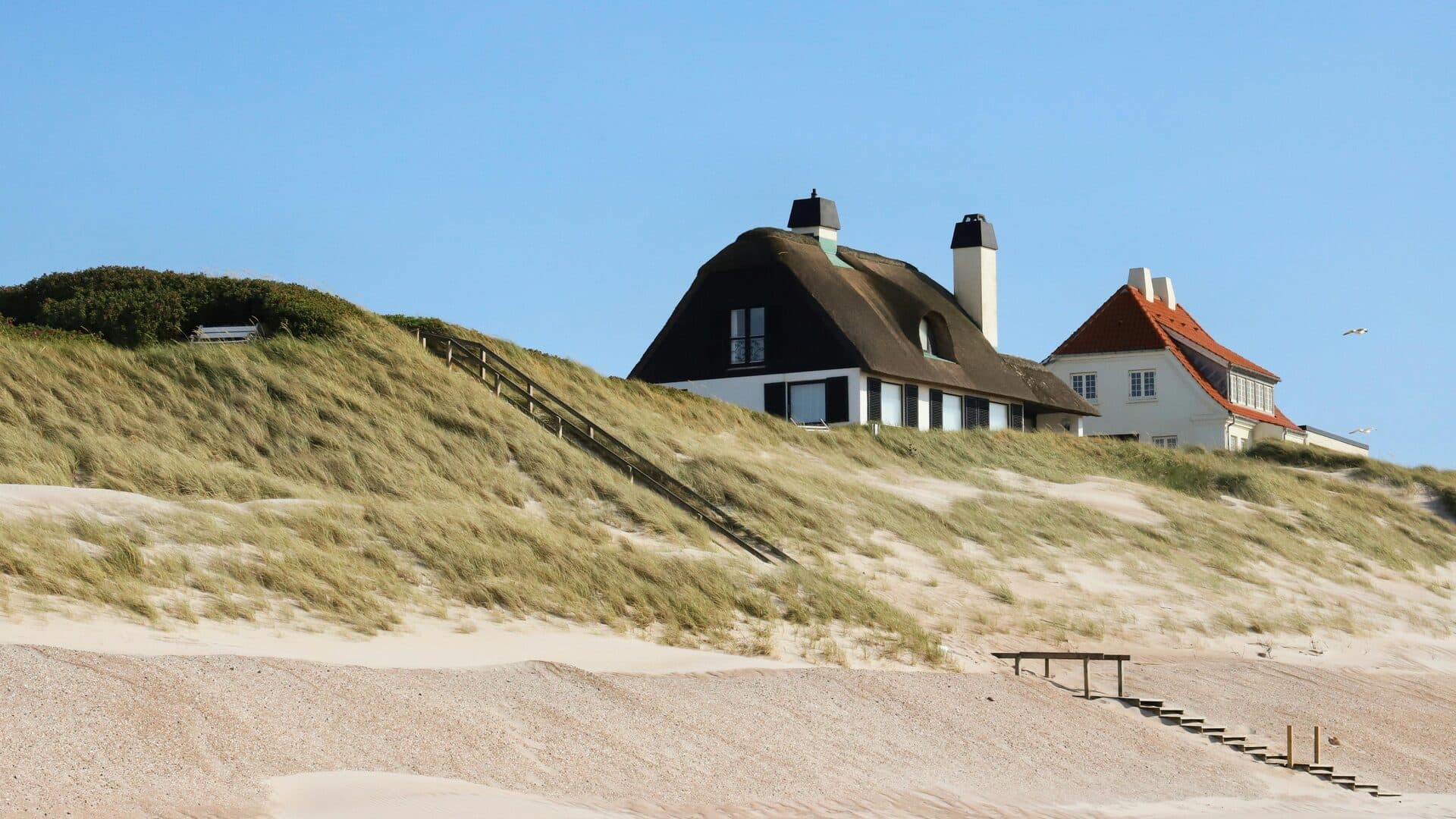 Dansk sommerhus ved kysten