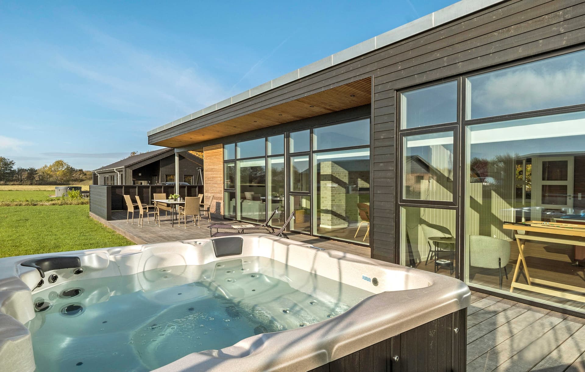 Moderne sommerhus med spa, sauna og aktivitetsrum i Øster Hurup - billede 1