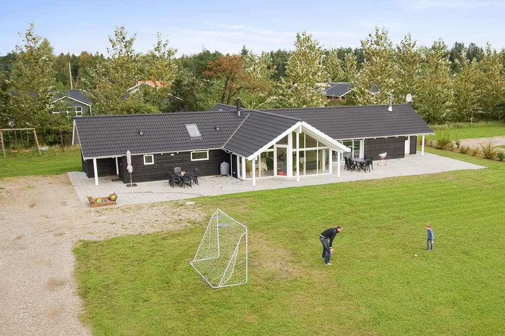 Stort poolhus i Virksund - image 1