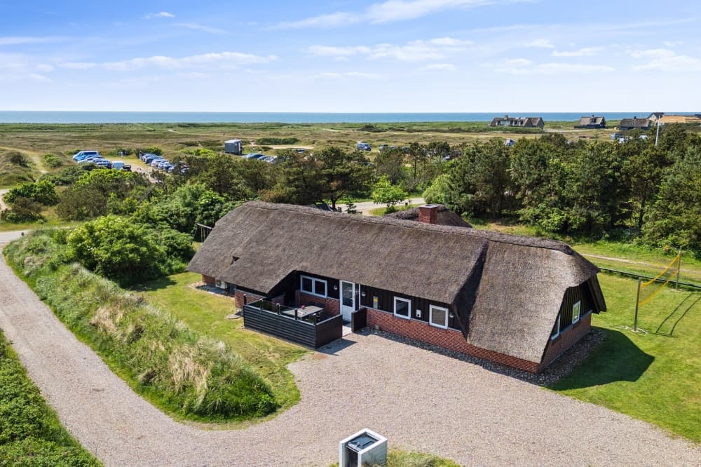 Sommerhus tæt ved stranden i Blåvand til 10 personer med udespa - billede 1