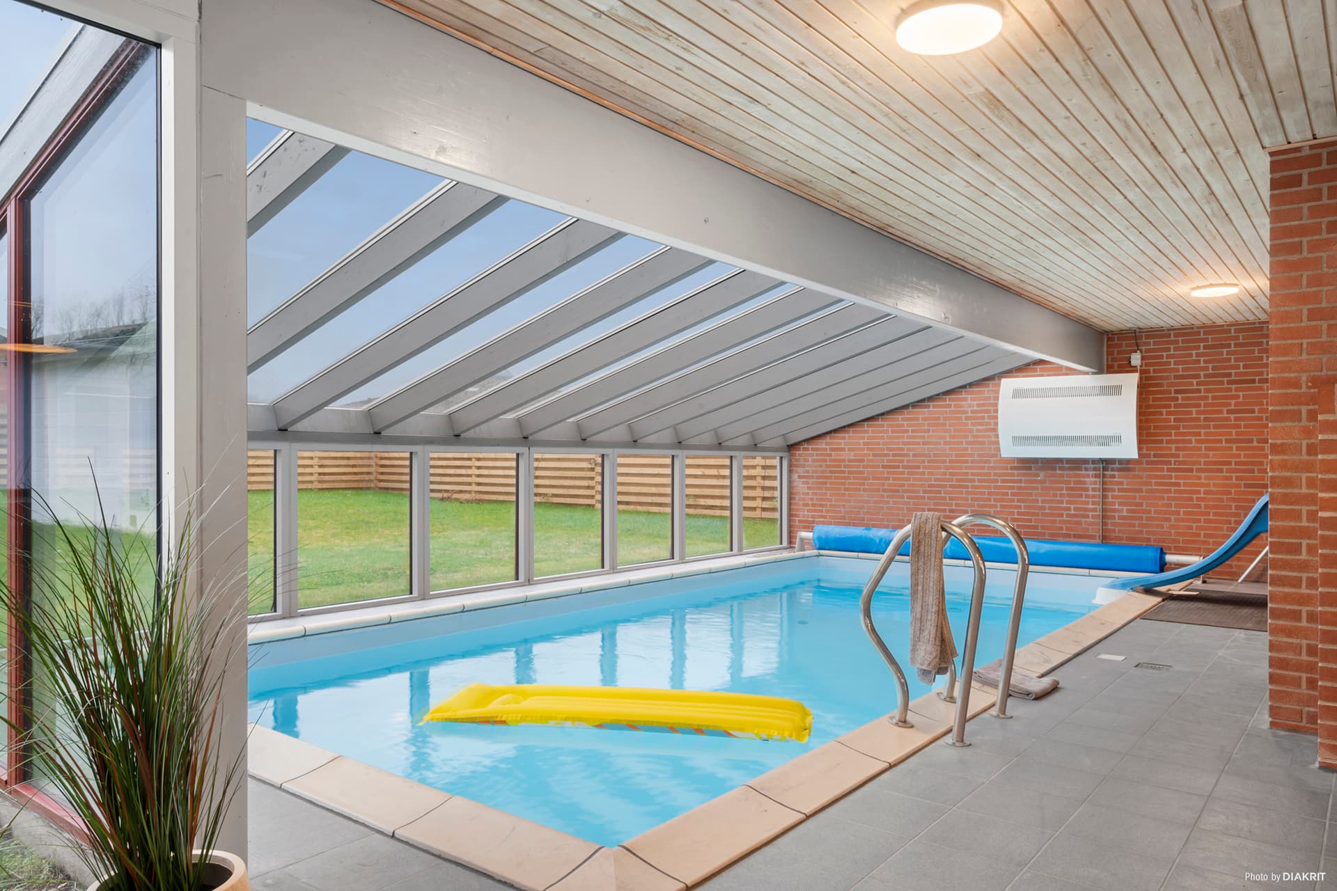 Skønt poolsommerhus tæt på Legoland med multibane og padelbane lige ved døren - image 1
