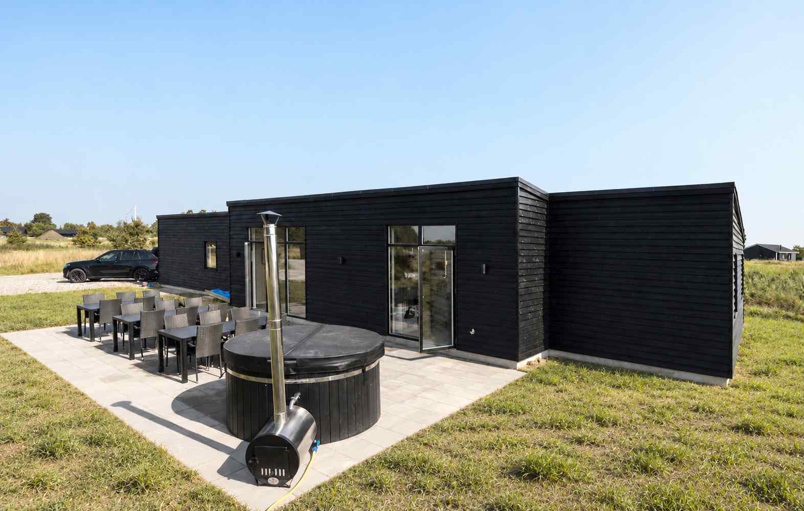 Stort sommerhus ved Gjerrild med aktiviteter, wellness og 500 m til stranden - image 1