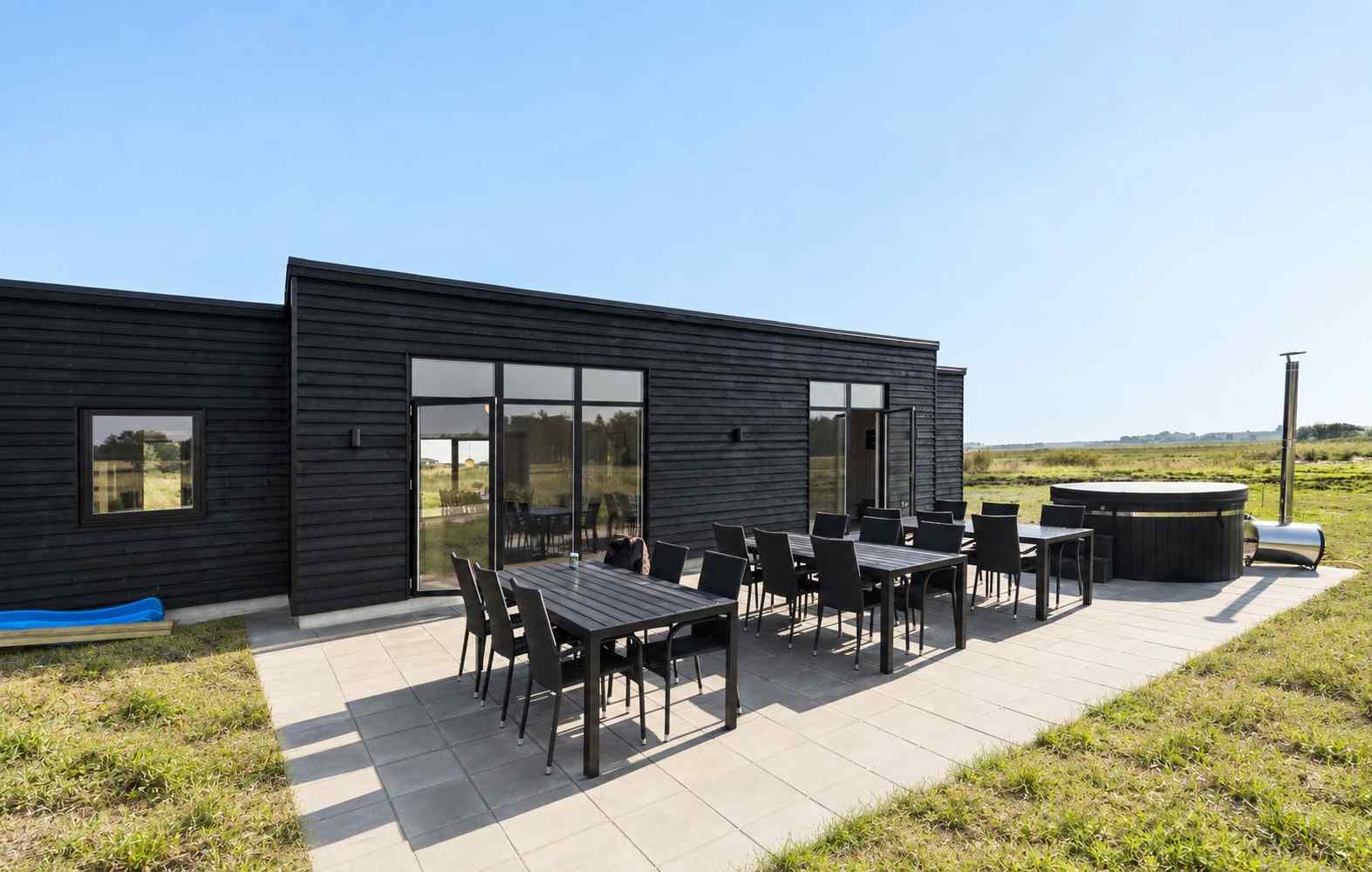 Stort sommerhus i Gjerrild med vildmarksbad, sauna, aktiviteter og strand - billede 1